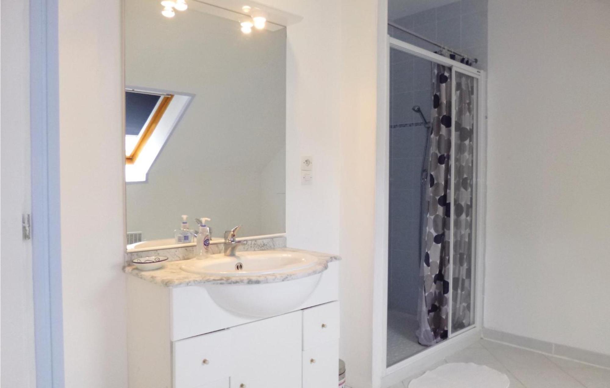 3 Bedroom Cozy Home In Brucheville Carentan-les-Marais Esterno foto
